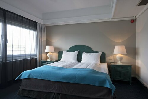 Dronningen Hotel, Забронировать Отель Кристиансанн 