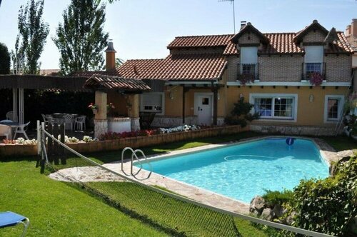 Hospedium Hacienda Las Cavas, Réserver Maison d'hôtes Olmedo 