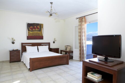 Hotel Mediterranean, Rezerwuj Hotel Hotele w Naxos z basenem, Basen