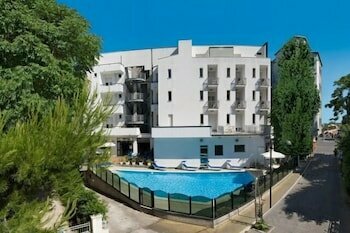 Hotel Bellevue, Забронировать Отель Отели в центре Каттолики, в центре