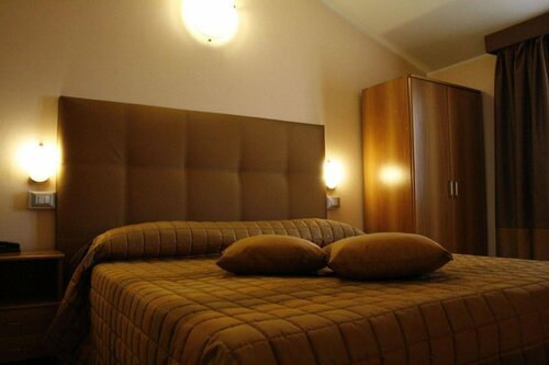 Hotel Europa, Забронировать Отель Отели Модены 3 звезды, рядом с Синагога, 3*