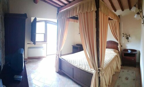Il Colombaio Agriturismo, Забронировать Фермерский дом Отели Монтегаббионе с парковкой, Парковка