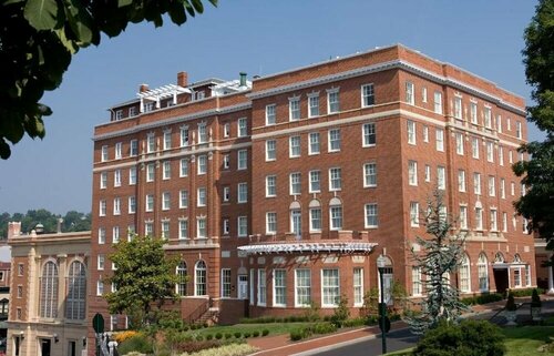 Hotel 24 South, Забронировать Отель Стонтон Виргиния