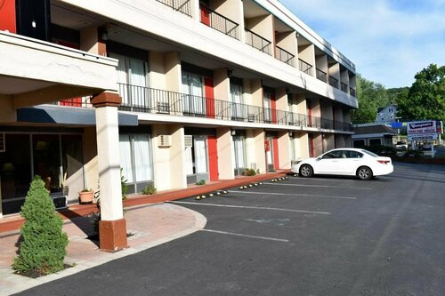 Bridge Views Inn Stroudsburg, Varaa Hotelli Stroudsburg Alpine Mountain