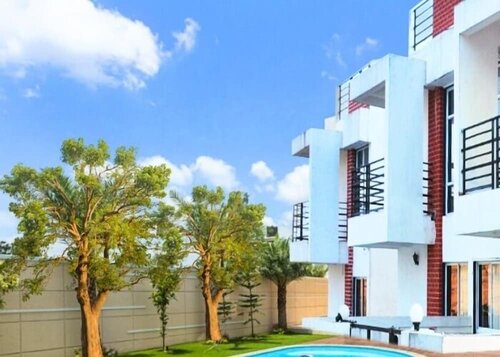 Shrubbery Palms Resort, Забронировать Отель Отели штата Махараштры с бассейном, Бассейн