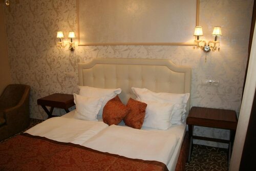 Hotel Capitulum, Book Hotel Győr 