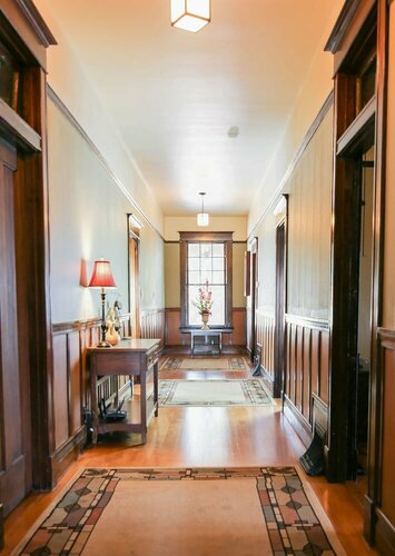 Iron Horse Inn, Забронировать Отель «постель и завтрак» Отели Гранбери 5 звезд, рядом с Shanley Park, 5*