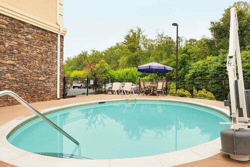 Country Inn & Suites by Radisson, Asheville West near Biltmore, Забронировать Отель Ашвилл Аппалачи, рядом с Asheville Civic Center