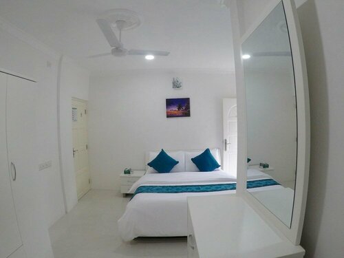 Palm Lodge Guest House, Prenota Affittacamere Hotel a Atollo di Kaafu con parcheggio, Parcheggio