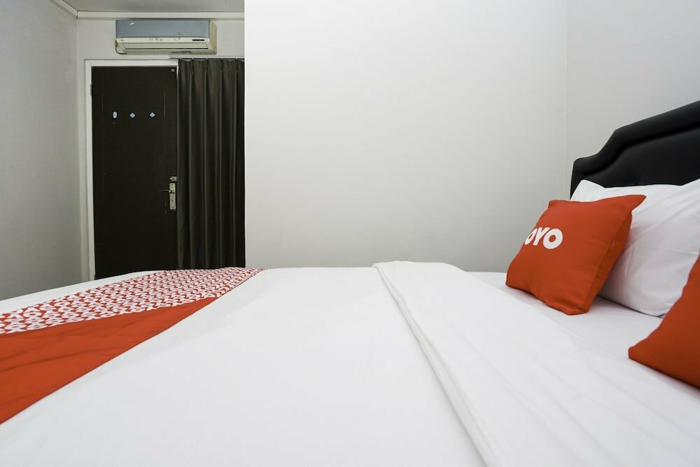 Oyo 1985 F7 Residence