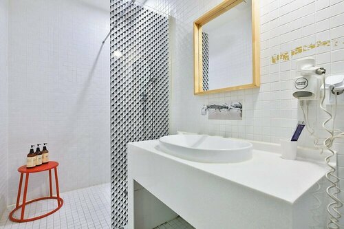 Elephant Shower Hotel, Забронировать Отель Чинджу Кёнсан-Намдо, рядом с Национальный музей Чинджу