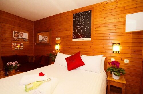 Neve Bar boutique hotel in the village, Забронировать Бутик-отель Kannot Центральный Округ Израиля