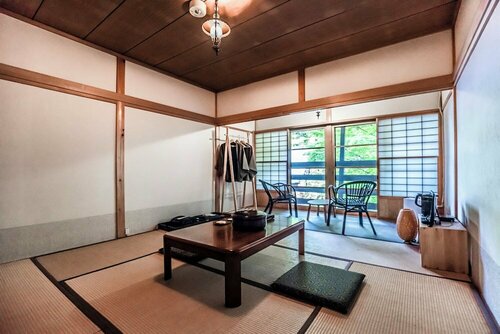 Okukinu-onsenkyou Hatcyo-no-yu, Rezervovat Hotel Nikkó 
