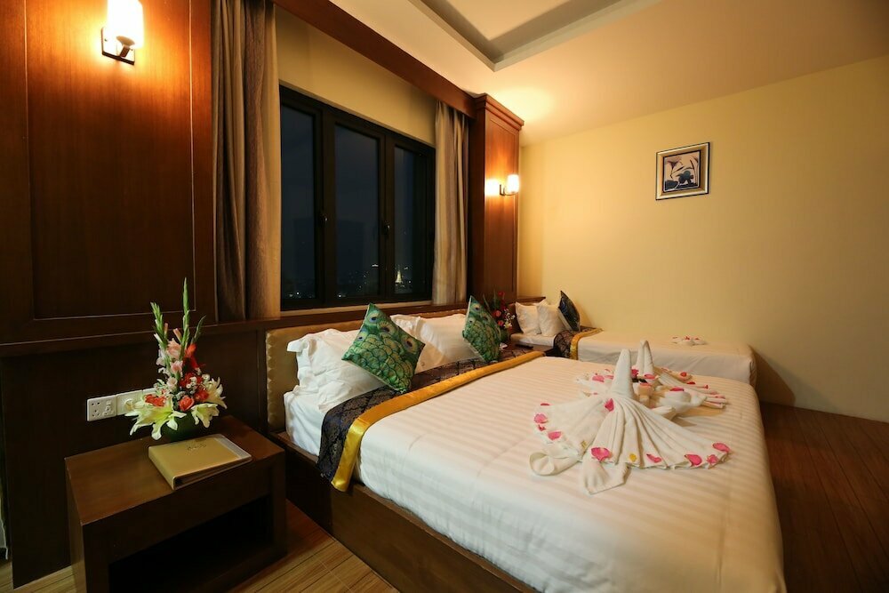 Royal Peacock Hotel