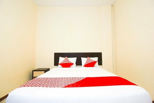 OYO 1025 Hotel Intan, Забронировать Отель Пеканбару Суматра