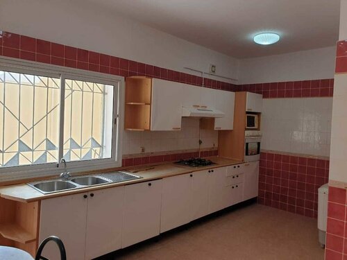 Amazing 3 bedroom flat 2min to the beach, Reservar Hotel Hotéis em Sousse com estacionamento, perto de Sousse Beach, Estacionamento