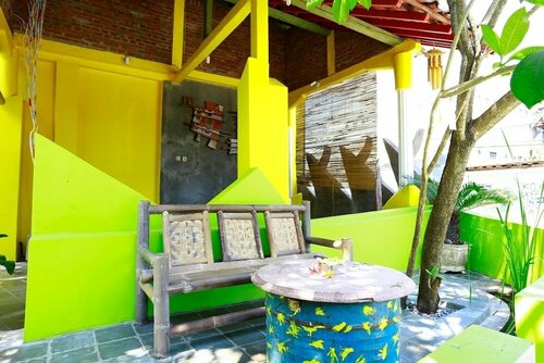 Wini Backpacker Hostel by RedDoorz, Book Hostel / Vandrerhjem Hoteller i Ngampilan med morgenmad, Morgenmad