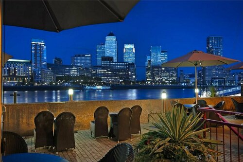 a&o London Docklands Riverside, Забронировать Отель Саутворк Лондон, рядом с Церковь Св. Анны в Лаймхаусе