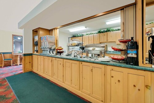 Ramada by Wyndham Summerset Rapid City West