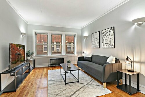 1BR Portage Park Apt in Montrose, Забронировать Отель Чикаго Большой Чикаго