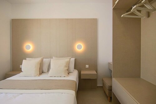 Phaedrus Living: Seaview Luxury Flat Limnaria 114, Book Lejlighed Paphos hoteller med parkering, Parkering