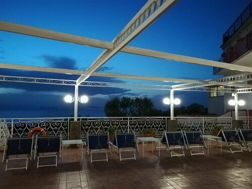Hotel Dania, Забронировать Отель Отели Побережья Сорренто с питанием, Пансион