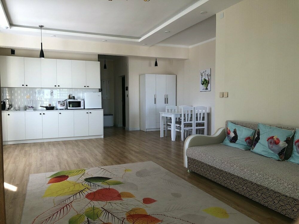Eagle Town Service Apartment