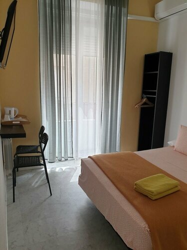 Hostal Plaza Luna, Забронировать Хостел Хостелы Мадрида, рядом с Здание Grassy, Хостел