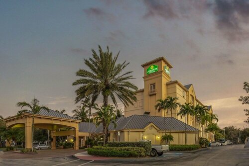 La Quinta by Wyndham Miami Airport West, Забронировать Отель Дорел Майами-Бич