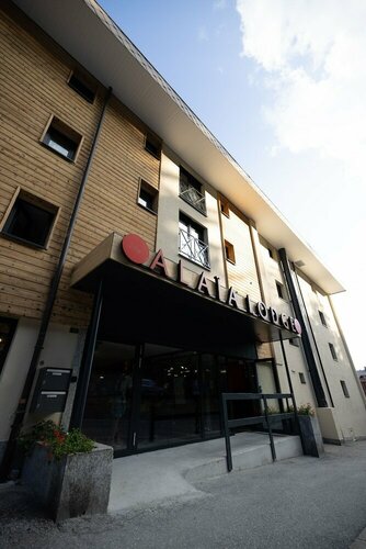 Alaïa Lodge, Забронировать Хостел Хостелы Кран-Монтана, Хостел