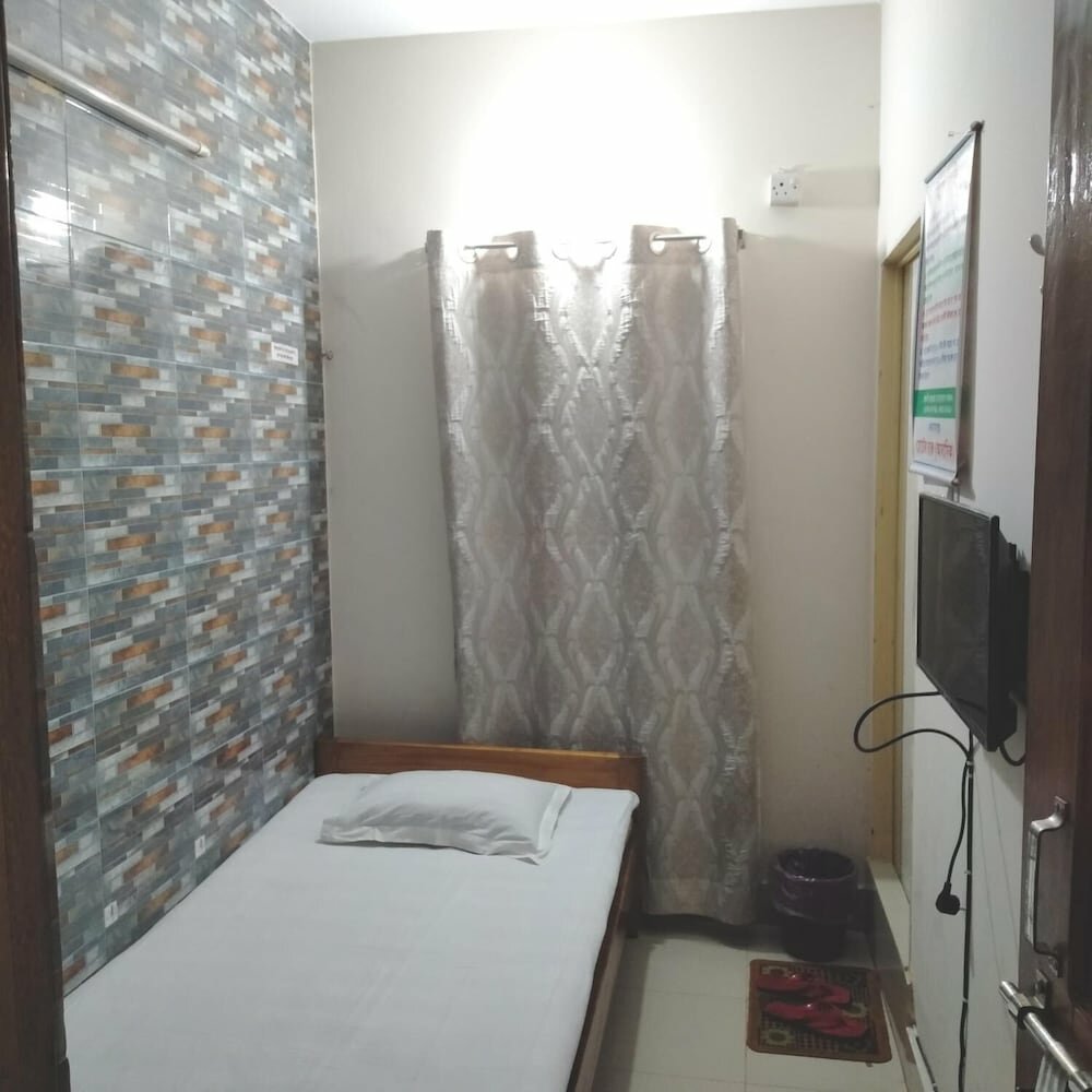 Hotel Charu