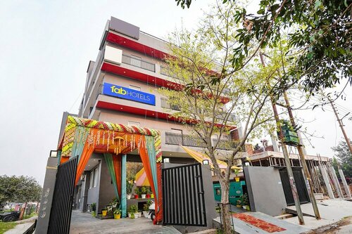 Fabhotel Boom Rooms, Забронировать Отель Отели штата Уттар-Прадеша с парковкой, Парковка