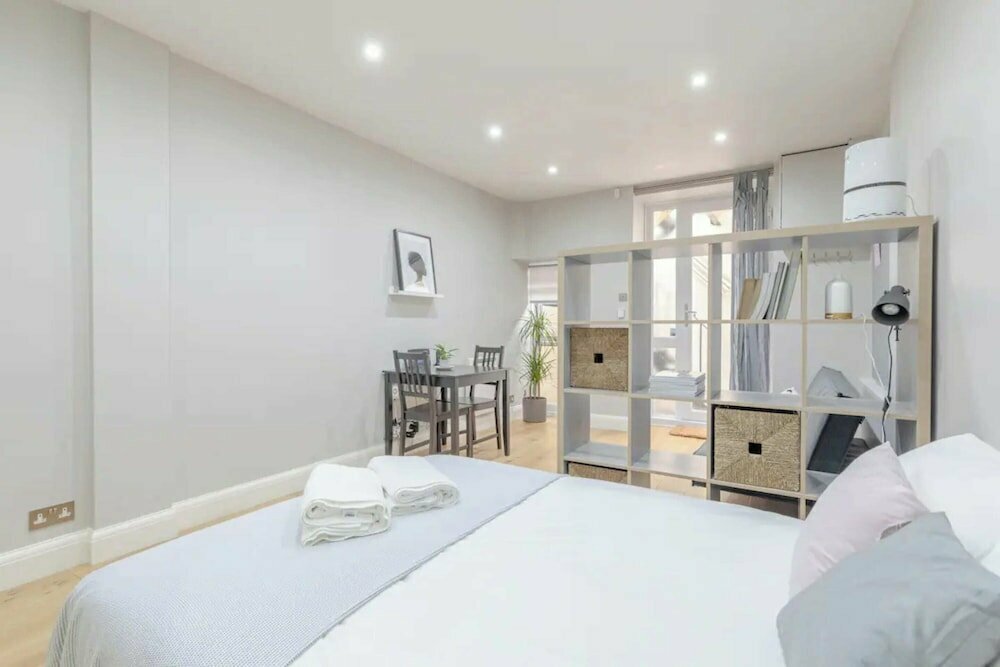 Modern Studio Flat - 1 min to Paddington Station