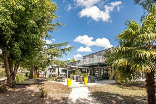 Chateau dOrnon, Book Hotel Hoteller i Graves med parkering, Parkering