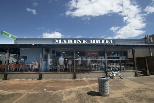 Nightcap at Marine Hotel, Boek Hotel Cardwell Queensland