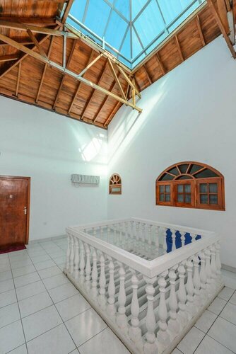 Bright Sunshine Guest House, Забронировать Гостевой дом Отели Округа Галле с парковкой, Парковка