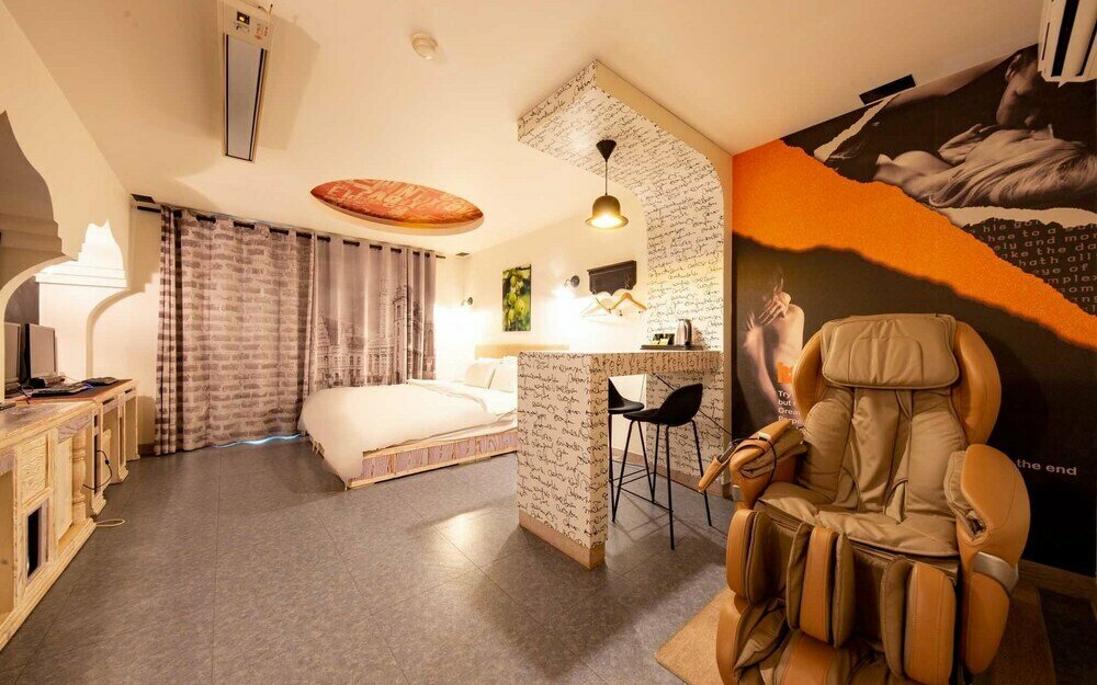 Knock In Hotel Daejeon by Annk