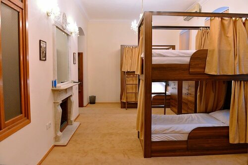 Baku Home Hostel, Забронировать Хостел Отели Баку с парковкой, рядом с Здание Исмаилия, Парковка