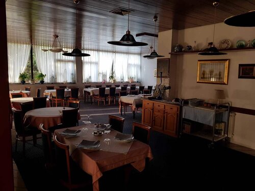 Hotel Maxi, Забронировать Отель Отели Сараевского кантона с парковкой, Парковка