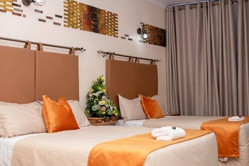 Bulawayo Central Lodge, Забронировать Гостевой дом Булавайо Зимбабве, рядом с Bulawayo Golf Club