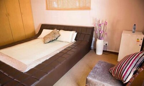 Quereba Bed and Breakfast, Забронировать Отель Мафекинг Северо-Западная провинция