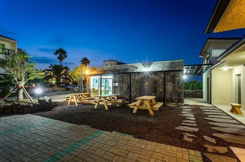 Jeju Turning point Pension, Забронировать Дом для отпуска Отели Согвипхо с бассейном, Бассейн