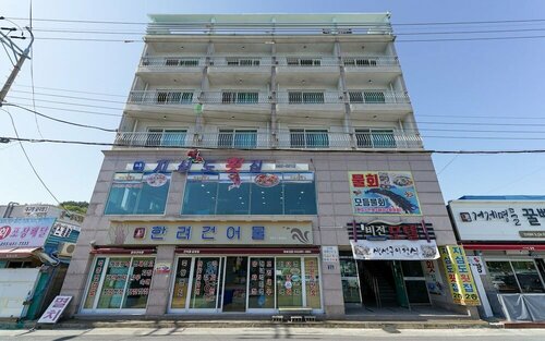 Geoje-Si Hound Hotel Jangseungpo, Забронировать Отель Кодже Кёнсан-Намдо, рядом с Курган Кодже Окнё