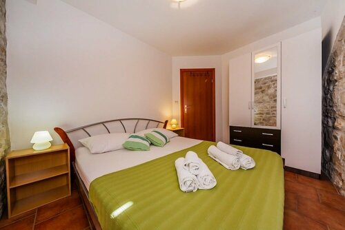 Villa Mirakul - A2 With Terrace, Забронировать Вилла Отели Каштела 3 звезды, 3*