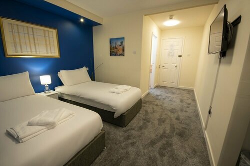 Castle Douglas, Book Hotel  
