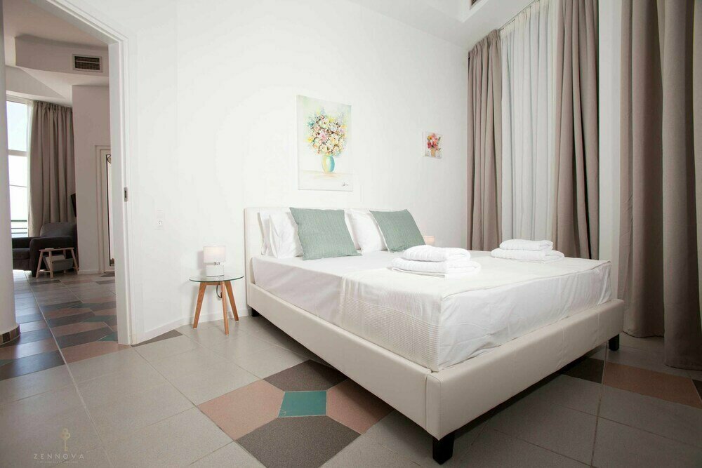 Zennova 33 Kallithea Blue Paradise