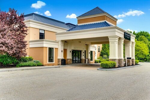 The Crossroads Hotel, Newburgh, Book Hotel  