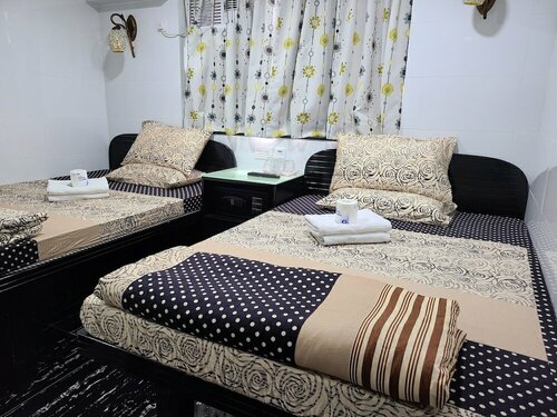 BOHOL HOSTEL Dhillon Hotels HK Block D 24 HOUR RECEPTION 10th floor Block D CHUNGKING MANSION, Забронировать Гостевой дом Цим-Ша-Цуй Гонконг, рядом с Часовая башня