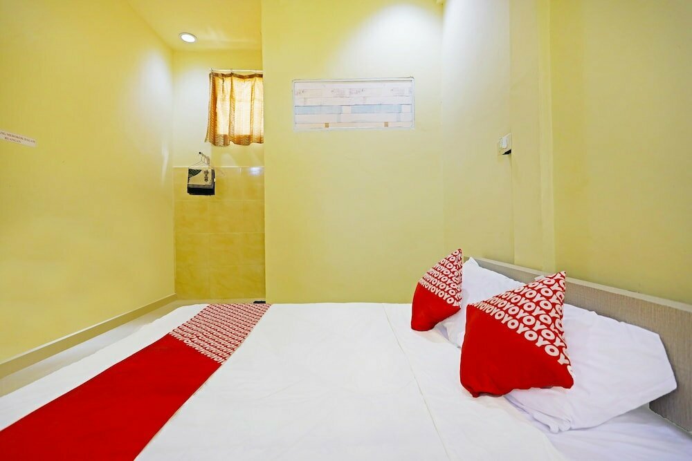 Oyo 90998 Wisma Pinggir