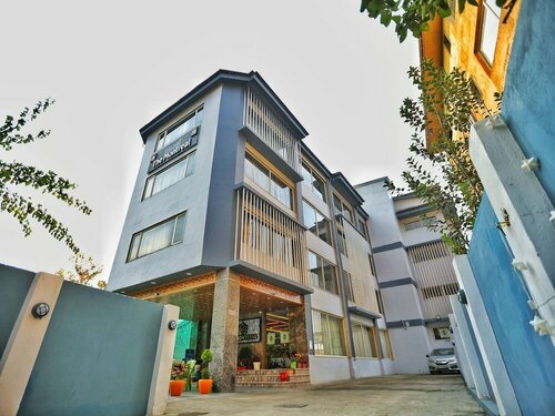 Hotel The Montreal Near by Dal Lake, Забронировать Отель Отели Jammu & Kashmir Ski с парковкой, Парковка